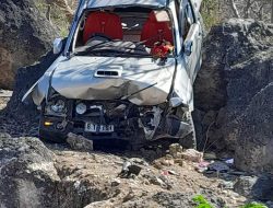 Kareta Hilux Baku-fila iha Lautem (Com) Ema Nain 3 Mate