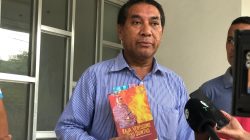 Grupu afetadu husi publikasaun livru husu atu suspende distribuisaun no produsaun tan ba livru refere.