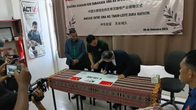 Embaixada Xina Doa $100 Mil ba ACT atu Haforsa Indústria Kafé Timor-Leste